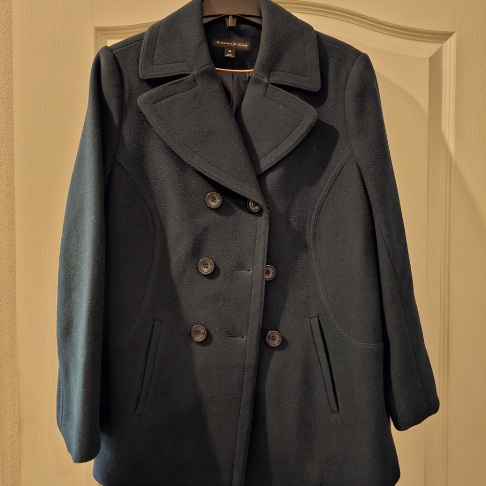 Just in time for fall! Lined, wool pea coat
